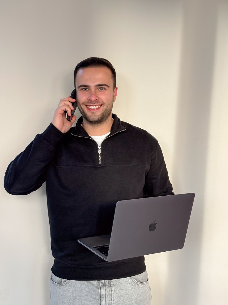 Closer die een gekwalificeerde lead aan de telefoon omzet in een gesloten deal